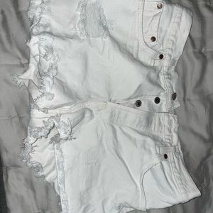 White Levi’s Jean short